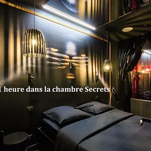 Love hôtel Avec Nuit Insolite Au Dandy Et Jacuzzi Privatise (adults Only), Paris